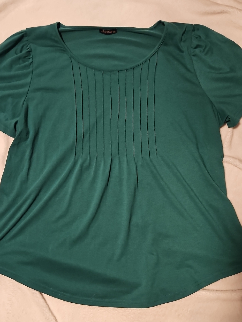 Pintuck Scoop Neck Short Sleeve Tee in Teal